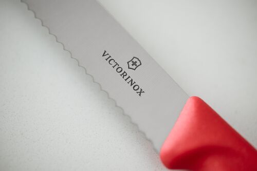 noz-z-zabkowanym-ostrzem-swissclassic-victorinox-6783105-2