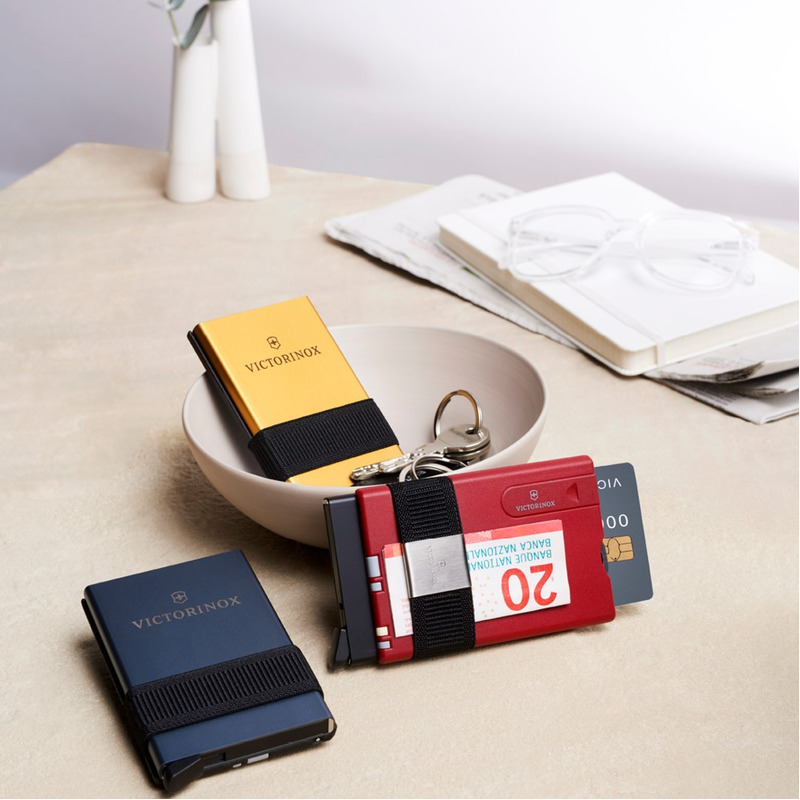 swisscard-classic-smart-czerwona-czarny-0725013mc-4