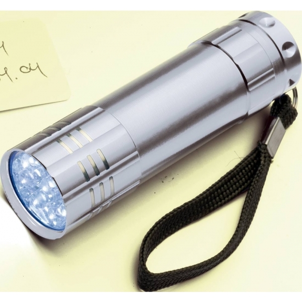 latarka-9-led-montargis-190407-2